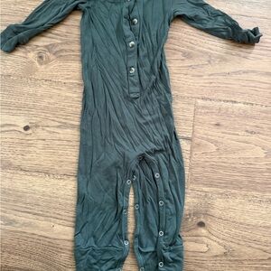 kate quinn Dark Green Long-Sleeve Snap Footie